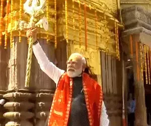 PM Modi- पीएम मोदी काशी में : विश्वनाथ धाम में पूजा, त्रिशूल के साथ रोड शो में दिखी भव्यता