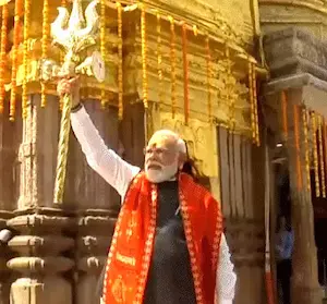 पीएम मोदी काशी में