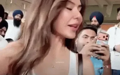 Sonam Bajwa: IPL मैच में सोनम बाजवा और जी खान की मुलाकात