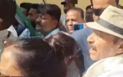 WB- बंगाल में चुनाव प्रचार के दौरान बवाल, अधीर रंजन चौधरी पर हमला