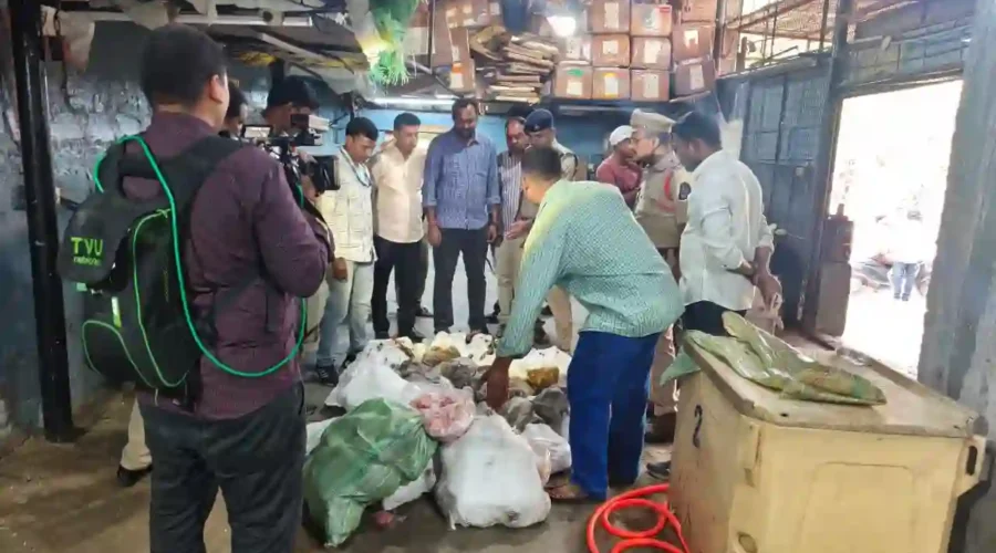 भेड़-बकरी का 12 टन सड़ा मांस बरामद, एक गिरफ्तार