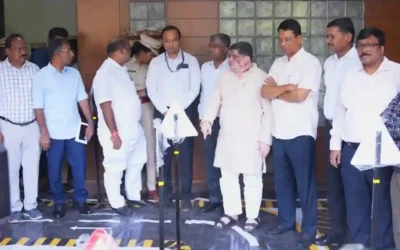 ‘अराइव-अलाइव’ रोड सेफ्टी अभियान की शुरुआत, मंत्री ने जारी किया पोस्टर