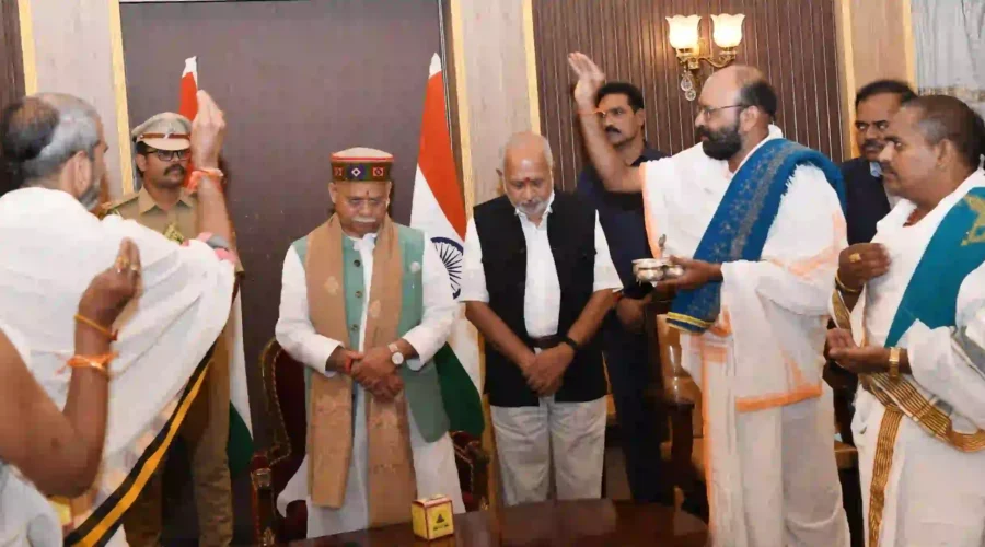 अधिकारियों