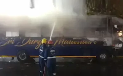 AP- हैदराबाद में एसी स्लीपर बस में आग, 18 यात्री सुरक्षित बचाए गए