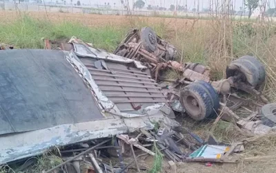UP- हापुड़ में दर्दनाक हादसा : बारात से लौटती बस ट्रक से टकराई, 6 की मौत