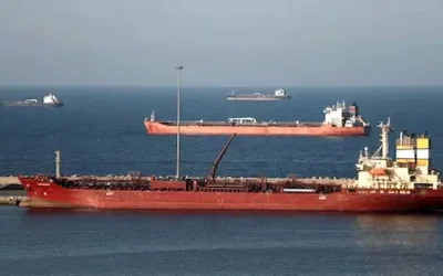 Iran War- समुद्री संकट गहराया: होर्मुज में हमलों से 1900 जहाजों की आवाजाही ठप