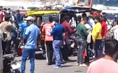 ठाणे में भीषण सड़क हादसा, मिक्सर-वैन टक्कर में 11 लोगों की मौत, मची अफरा-तफरी