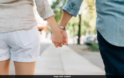 Surat : टिंडर पर दिल दे बैठा युवक, महिला ने होटल बुलाया और किया कांड