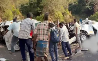 Tamil Nadu : तमिलनाडु में सड़क दुर्घटना में 10 पर्यटकों की मौत