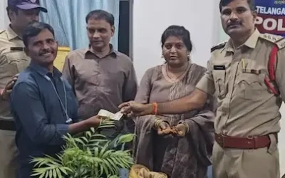 ईमानदार ऑटो वाला, लाखों के गहने-कैश लौटाया