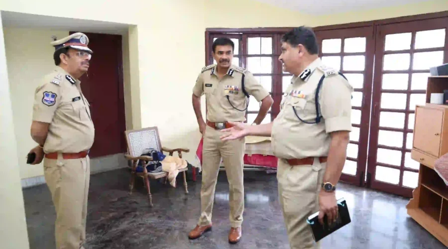 आईपीएस अधिकारी
