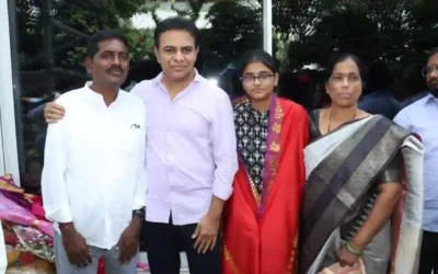 Telangana : केटीआर ने ईएपीसीईटी राज्य टॉपर मल्लाडी रूशी को बधाई दी, एक लाख का इनाम दिया