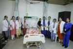 UP News : 5 दिनों में महिला ने दिया 4 बच्चों को दिया जन्म