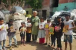 ग्रीष्मकालीन शिविर में पुस्तकों और रचनात्मकता की चमक