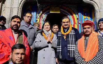Adani: शादी की 40वीं वर्षगांठ पर अडाणी का केदारनाथ दर्शन और ₹4,081 करोड़ का रोपवे प्रोजेक्ट