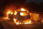 Car Catches Fire : बीमार मां को अस्पताल ले जाते समय कार में लगी आग