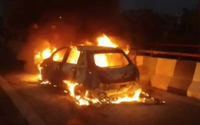Car Catches Fire : बीमार मां को अस्पताल ले जाते समय कार में लगी आग