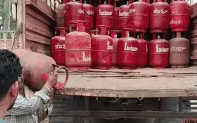 Cooking Gas: खाड़ी युद्ध के तनाव से रसोई गैस और जेट फ्यूल की मांग घटी