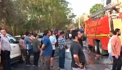 Delhi- एसी ब्लास्ट से लगी आग, विवेक विहार की बिल्डिंग में 9 की मौत