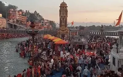 Haridwar: बुद्ध पूर्णिमा पर हरिद्वार में आस्था का सैलाब: लाखों ने लगाई पवित्र डुबकी