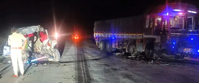 Road accident in Karnataka, five killed in car-truck collision