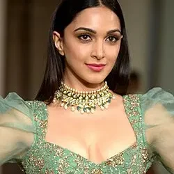 Entertainment- मां बनने के अनुभव पर भावुक हुईं कियारा आडवाणी, बात करते-करते छलक पड़े आंसू