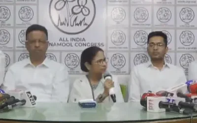 Mamata Banerjee: चुनाव नतीजों के बाद ममता बनर्जी का बड़ा हमला: “हम हारे नहीं, हमें हराया गया है”