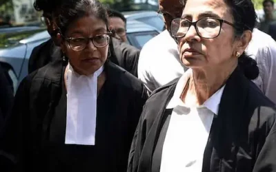 West Bengal- वकीलों की पोशाक में हाईकोर्ट पहुंचीं ममता बनर्जी, सबकी निगाहें रहीं उन पर