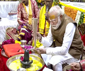 PM Modi- सोमनाथ मंदिर में पीएम मोदी ने किया विशेष कुंभाभिषेक, 11 तीर्थों के पवित्र जल से हुआ अभिषेक
