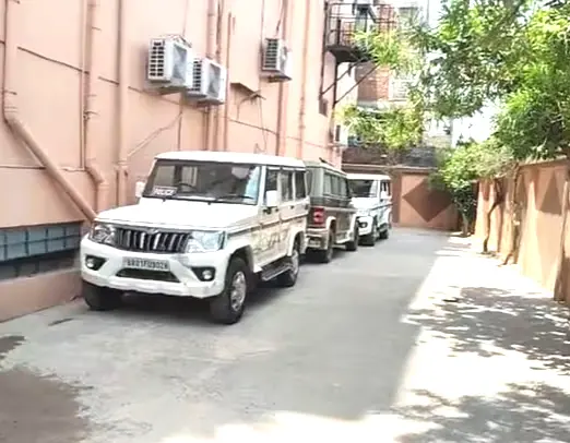 Picture outside Rishu Shri's residence