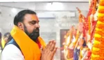 पटनाके गर्दनीबाग ठाकुरबाड़ी में पूजा करते सीएम सम्राट चौधरी।