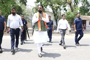 Bihar- ‘नो व्हीकल डे’ पर पैदल सचिवालय पहुंचे मुख्यमंत्री सम्राट चौधरी, छोड़ी सरकारी गाड़ी