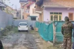 Jammu&amp; Kashmir-सोपोर में आतंकियों पर बड़ा शिकंजा, 15 ठिकानों पर पुलिस की छापेमारी