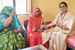 Smriti Irani Amethi Visit : राहुल के बाद अमेठी पहुंचीं स्मृति ईरानी, बढ़ी सियासी हलचल