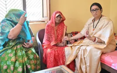 Smriti Irani Amethi Visit : राहुल के बाद अमेठी पहुंचीं स्मृति ईरानी, बढ़ी सियासी हलचल