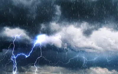 Storms: मौसम का दोहरा वार: कहीं आंधी-बारिश से तबाही
