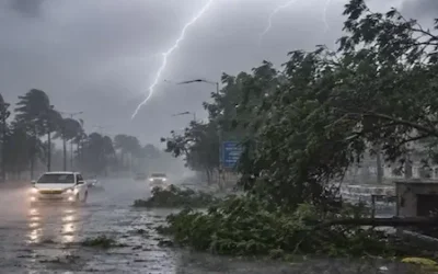 UP Weather- यूपी में आंधी-बारिश का कहर : 56 लोगों की मौत के बाद अलर्ट मोड में सरकार
