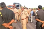 लखनऊ-आगरा एक्सप्रेसवे पर बड़ा हादसा, बिहार के दारोगा और कैदी समेत 6 की मौत