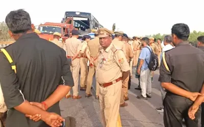 UP Road Accident : लखनऊ-आगरा एक्सप्रेसवे पर बड़ा हादसा, बिहार के दारोगा और कैदी समेत 6 की मौत