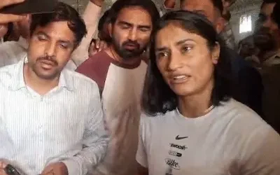 Vinesh Phogat: विनेश फोगाट और कुश्ती महासंघ के बीच रार