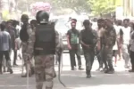 WB- बंगाल में पुलिस पर पथराव, कार्रवाई के दौरान 10 लोग हिरासत में