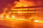 UP- लखनऊ एक्सप्रेसवे पर भीषण हादसा, बस में लगी आग; ड्राइवर जिंदा जला