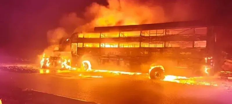On Thursday night, a bus traveling from Kanpur to Gurgaon on the Lucknow Expressway collided with a container and caught fire.