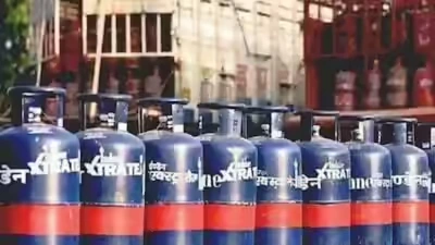 Price Hike : कमर्शियल गैस सिलेंडर कीमत वृद्धि पर केंद्र सरकार पर निशाना