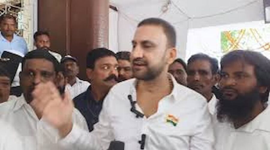 Congress Leaders Fight