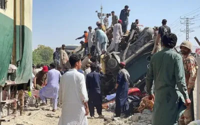 PAK- पाकिस्तान में ट्रेन पर आत्मघाती हमला, धमाके में 24 लोगों की मौत; 100 से अधिक घायल