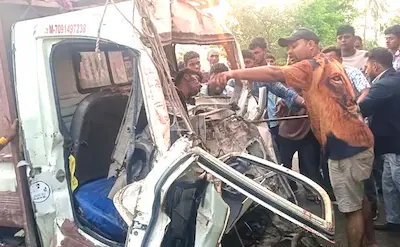 Bihar- तेज रफ्तार का कहर : बिहार के सारण में ट्रक और पिकअप की भिड़ंत, 3 लोगों की मौत, 9 घायल