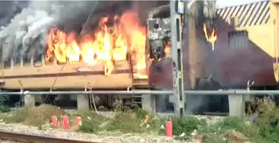 Bihar News : सासाराम रेलवे स्टेशन पर पटना पैसेंजर ट्रेन में लगी आग, धूं-धूं कर जली एक बोगी